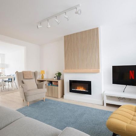 Elegant Home Mod Kitchen, Fast Wi-Fi, Free Parking Carrickfergus Exterior photo
