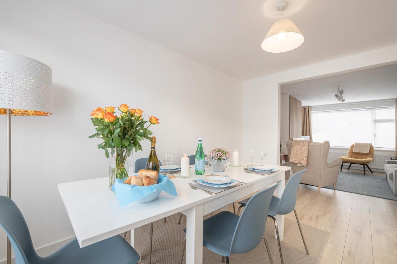 Elegant Home Mod Kitchen, Fast Wi-Fi, Free Parking Carrickfergus Exterior photo