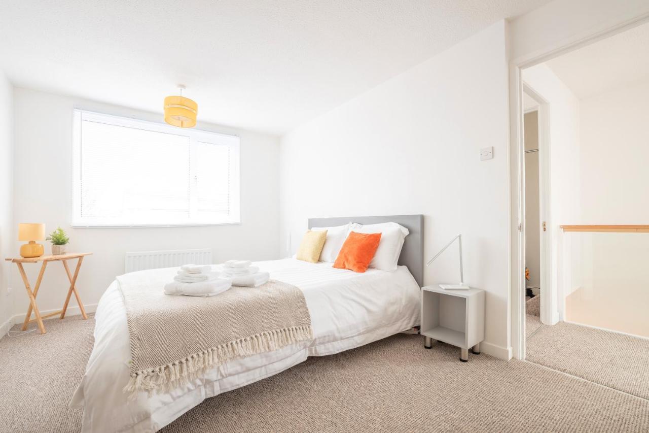 Elegant Home Mod Kitchen, Fast Wi-Fi, Free Parking Carrickfergus Exterior photo