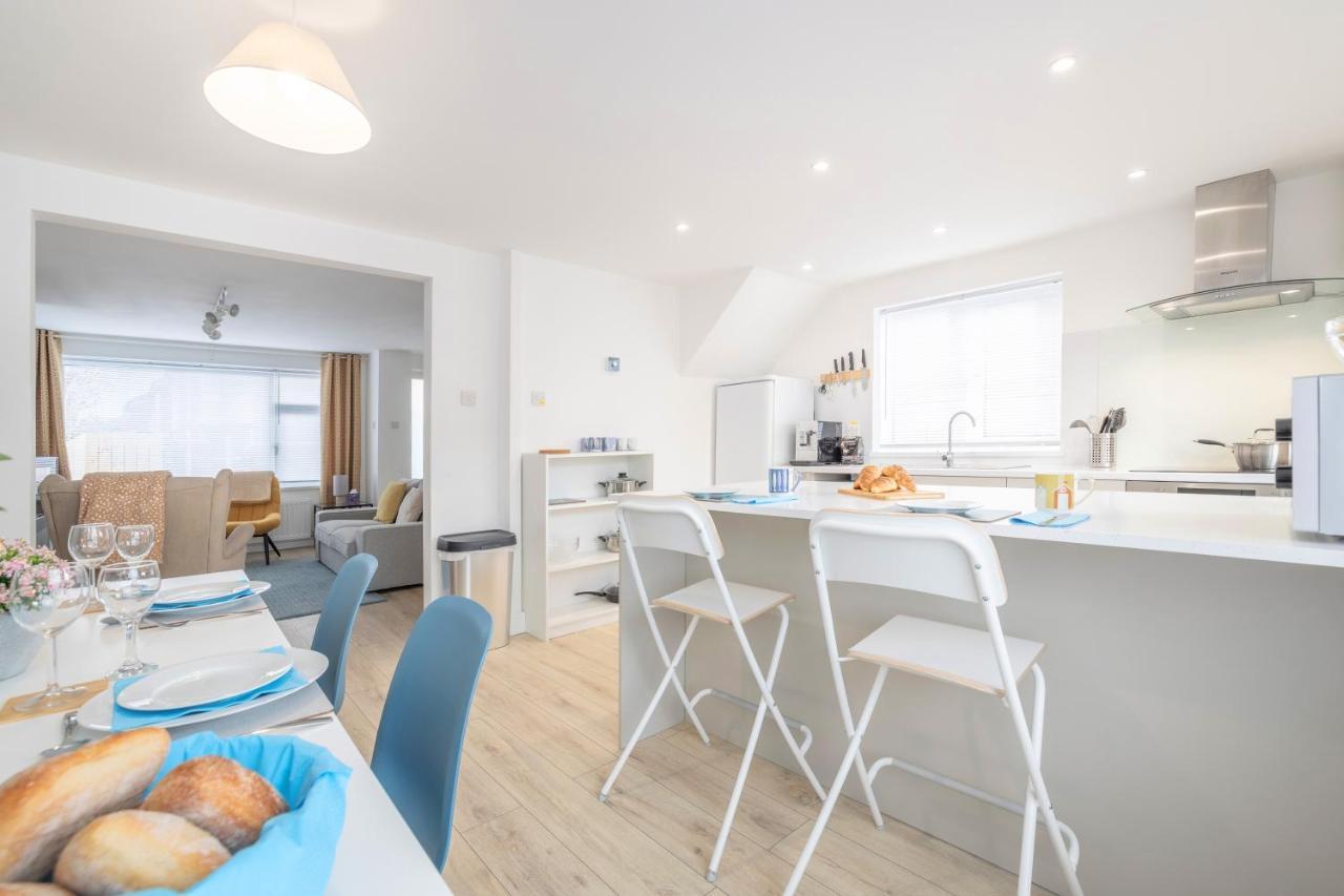 Elegant Home Mod Kitchen, Fast Wi-Fi, Free Parking Carrickfergus Exterior photo