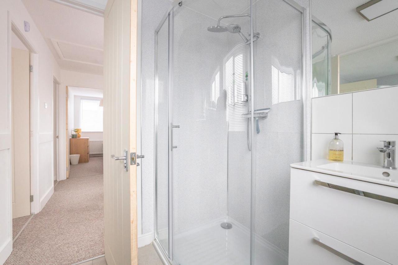 Elegant Home Mod Kitchen, Fast Wi-Fi, Free Parking Carrickfergus Exterior photo