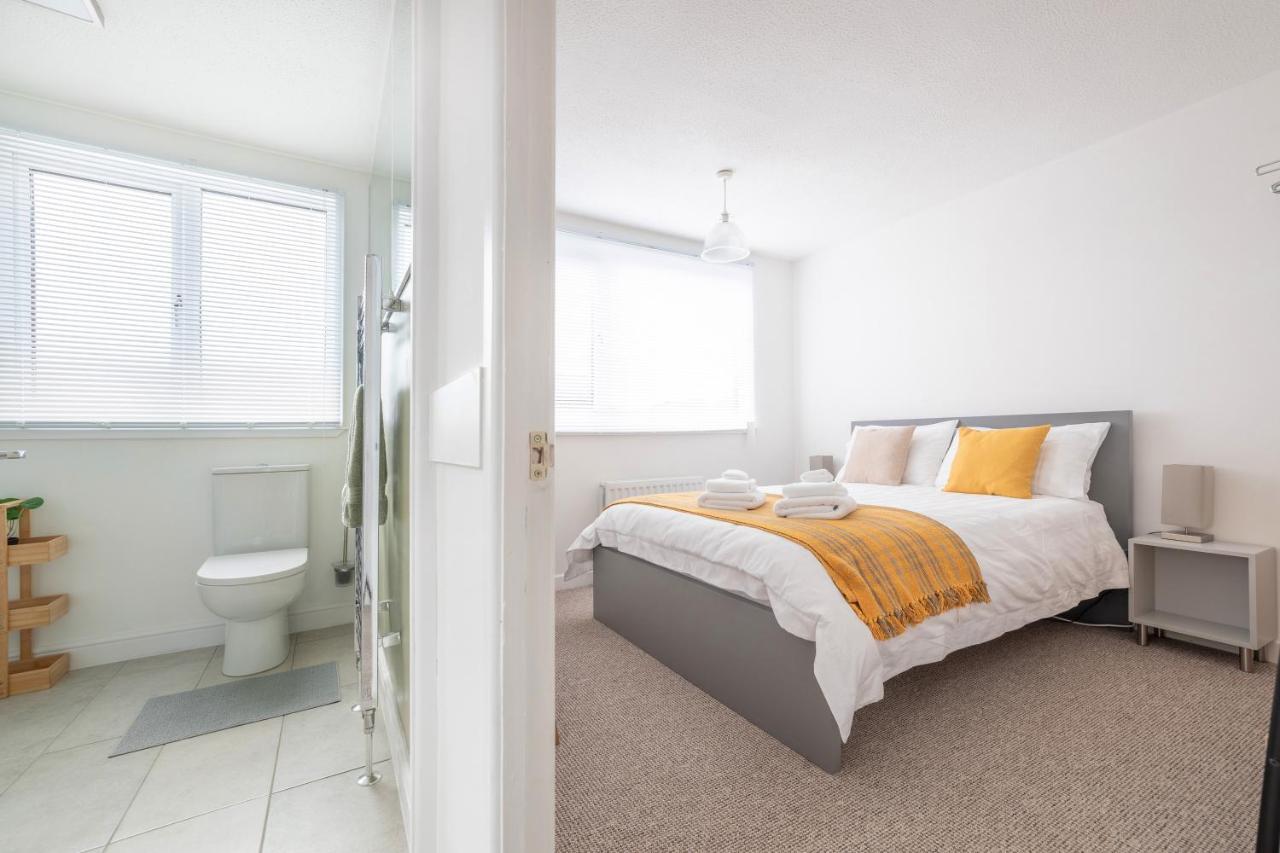 Elegant Home Mod Kitchen, Fast Wi-Fi, Free Parking Carrickfergus Exterior photo
