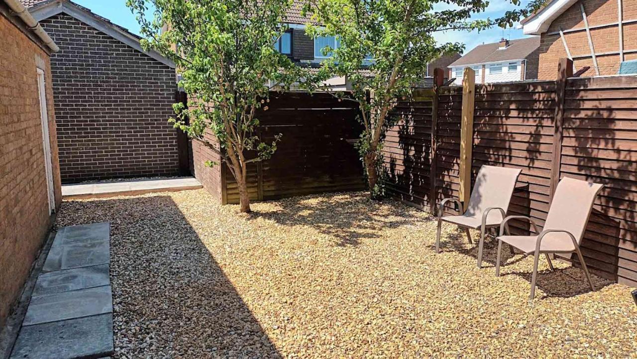 Elegant Home Mod Kitchen, Fast Wi-Fi, Free Parking Carrickfergus Exterior photo